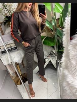 Bluza bawełniana w kolorze czekoladowym  z pomarańczowymi lampasami